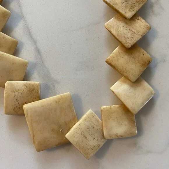 VINTAGE ARTSY STYLE FLAT SQUARE IVORY COLOR NECKLACE 9" - Picture 2 of 4